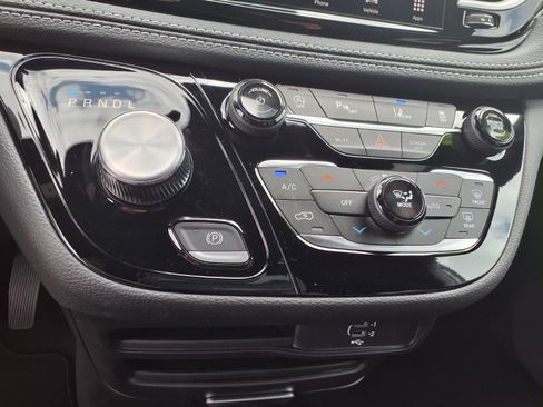 New 2026 Chrysler Pacifica Select w/ S Appearance Package FWD image 6
