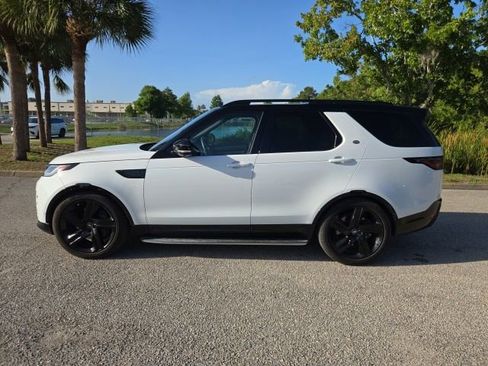 Used 2025 Land Rover Discovery Dynamic SE AWD/4WD image 3