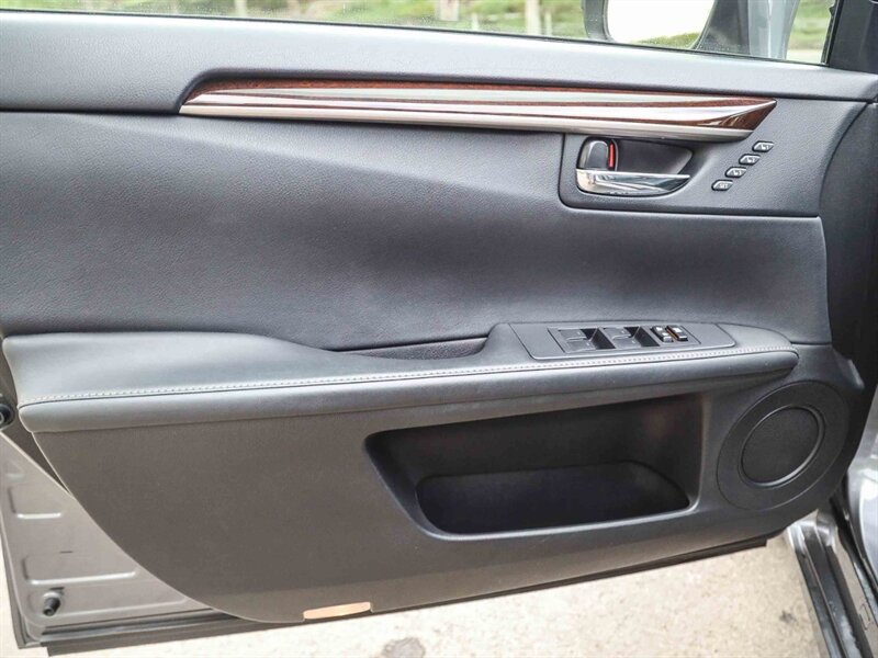 Used 2013 Lexus ES 350 w/ Luxury Pkg FWD image 24