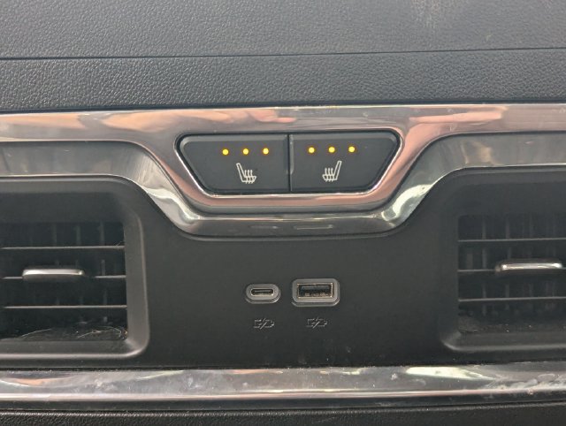 Used 2024 GMC Sierra 2500 Denali Ultimate AWD/4WD image 5