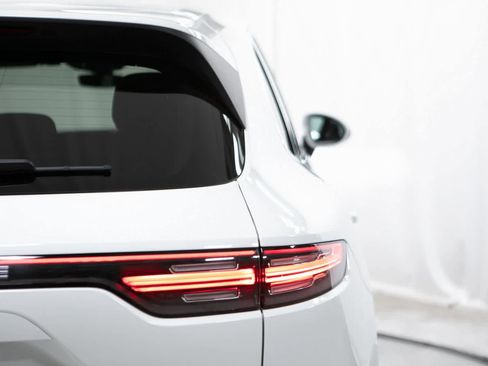 Certified 2022 Porsche Cayenne image 36