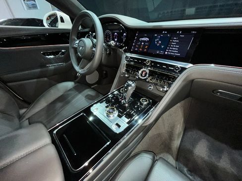 Used 2023 Bentley Flying Spur V8 AWD/4WD image 23