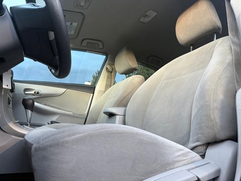 Used 2011 Toyota Corolla LE FWD image 9