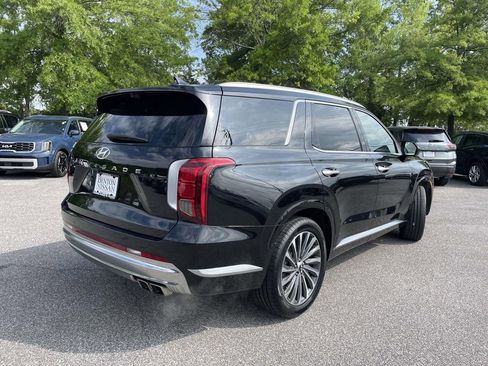 Used 2024 Hyundai Palisade Calligraphy FWD image 3