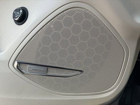 Used 2023 Buick Envision Avenir image 16