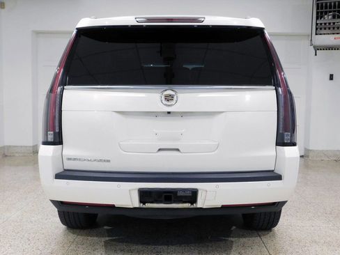 Used 2015 Cadillac Escalade Luxury image 8