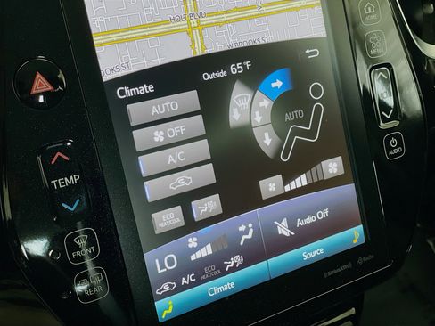 Used 2021 Toyota Prius Prime XLE w/ Carpet Mat Package (TMS) image 12