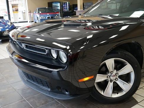 Used 2019 Dodge Challenger SXT image 20