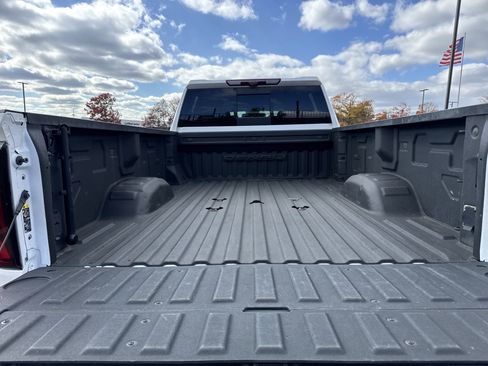 Used 2024 GMC Sierra 3500 Denali w/ Technology Package image 33