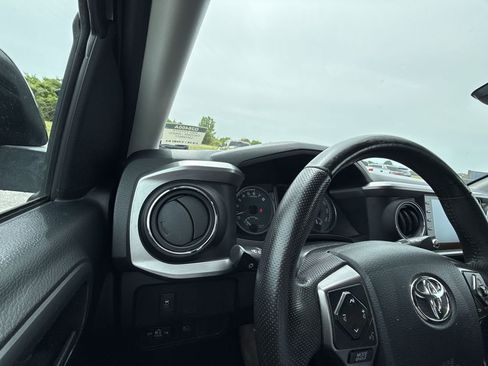 Used 2020 Toyota Tacoma SR5 RWD image 24