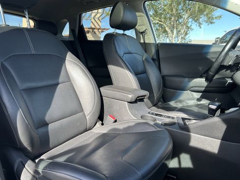 Used 2020 Kia Niro EX Premium image 14