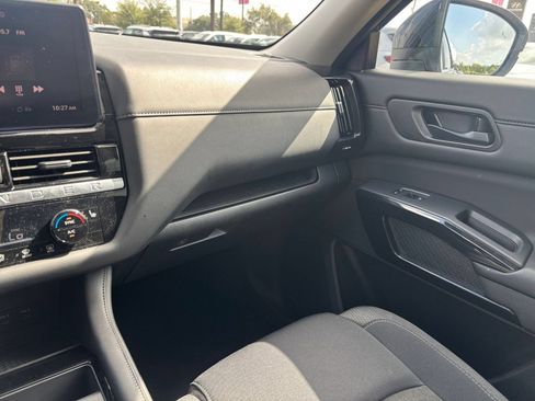 Used 2026 Nissan Pathfinder SV FWD image 38