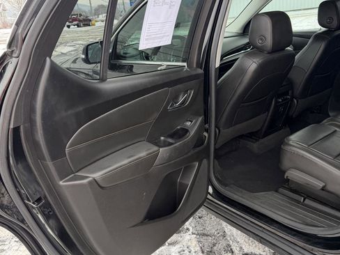 Used 2020 Chevrolet Traverse LT image 11