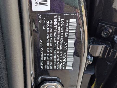 Certified 2025 Porsche Macan image 29