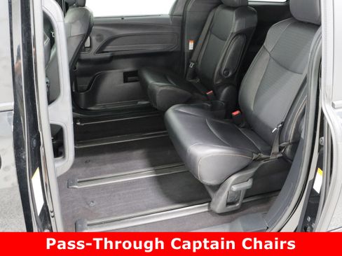 Used 2024 Toyota Sienna XLE Woodland Edition image 30