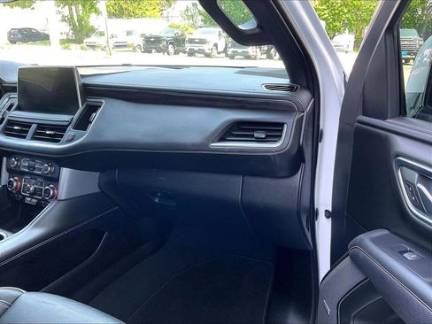 Used 2023 GMC Yukon SLT w/ SLT Premium Package AWD/4WD image 13