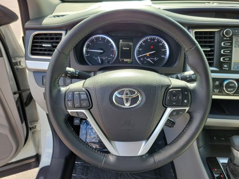 Used 2018 Toyota Highlander Limited AWD/4WD image 29