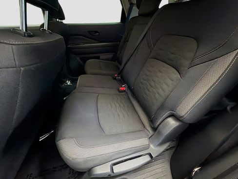 Used 2025 Nissan Pathfinder S FWD image 13
