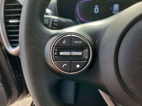 Used 2025 Kia Soul LX w/ LX Technology Package FWD image 17