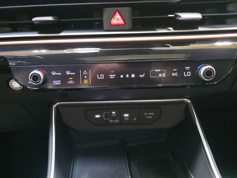 Used 2025 Kia Carnival SX Prestige FWD image 24