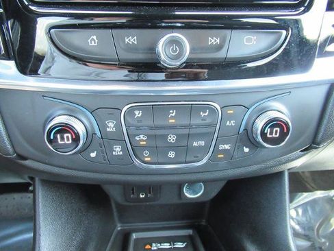 Used 2022 Chevrolet Traverse LT FWD image 28