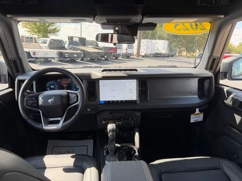 New 2025 Ford Bronco Badlands image 9