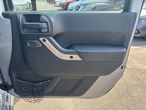 Used 2016 Jeep Wrangler Unlimited Sahara image 31