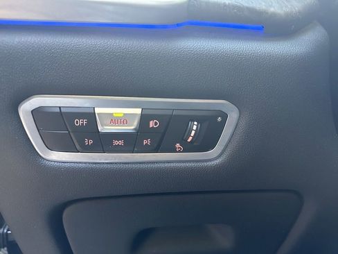 Used 2022 BMW X5 sDrive40i w/ M Sport Package RWD image 16