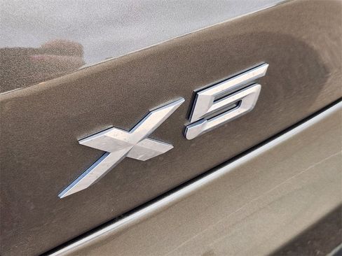 Used 2022 BMW X5 xDrive40i w/ Premium Package image 9