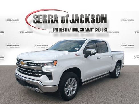Used 2025 Chevrolet Silverado 1500 LTZ w/ LTZ Premium Package image 5