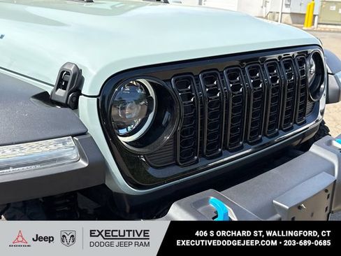 Used 2024 Jeep Wrangler Unlimited AWD/4WD image 9