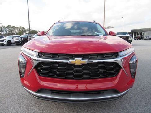 New 2026 Chevrolet Trax LT w/ Driver Confidence Package image 2