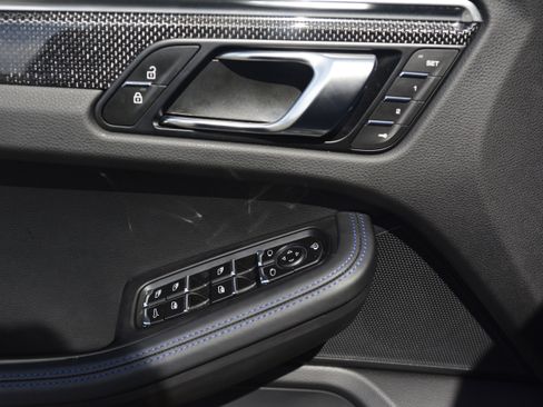 Certified 2025 Porsche Macan S image 14