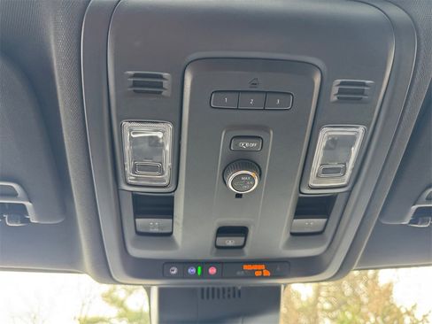 Used 2023 GMC Yukon XL SLT image 25