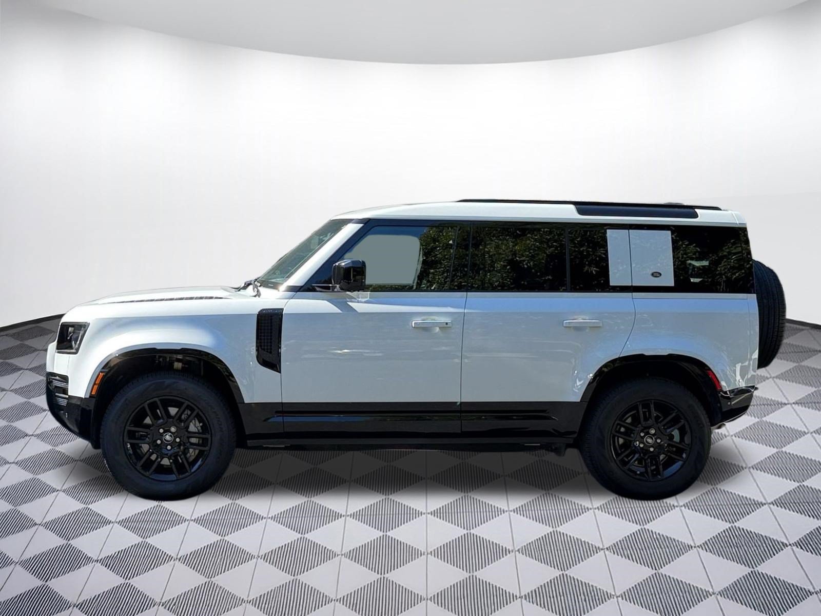 Used 2023 Land Rover Defender 110 X-Dynamic SE AWD/4WD image 2