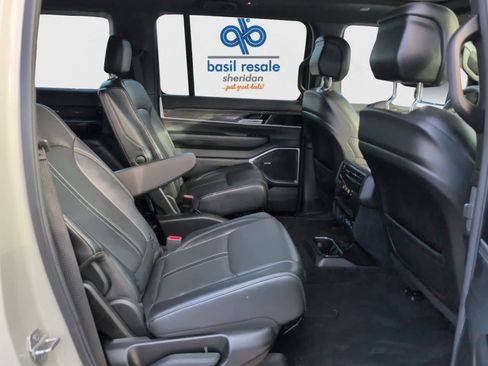 Used 2022 Jeep Wagoneer Series II w/ Premium Group I image 18