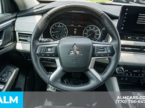 Used 2025 Mitsubishi Outlander SE FWD image 32