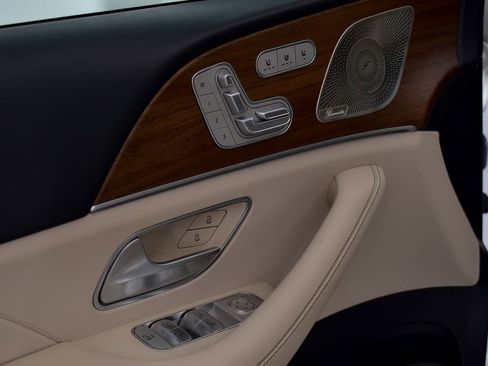 Used 2022 Mercedes-Benz GLS 450 4MATIC image 11