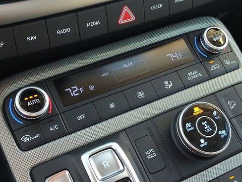 Used 2025 Hyundai Palisade SEL AWD/4WD image 16