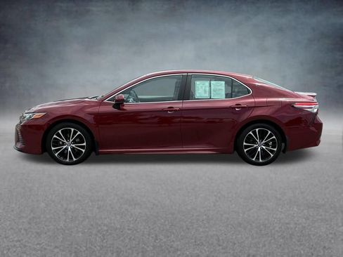 Used 2018 Toyota Camry SE FWD image 2