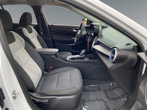 Used 2025 Chevrolet Trax LS image 15