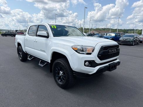 Used 2017 Toyota Tacoma SR5 w/ Tow Package AWD/4WD image 2