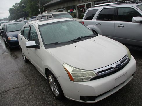 Used 2010 Ford Focus SEL image 1