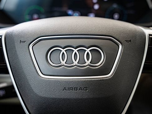 Used 2021 Audi e-tron Premium w/ Convenience Plus Package image 27