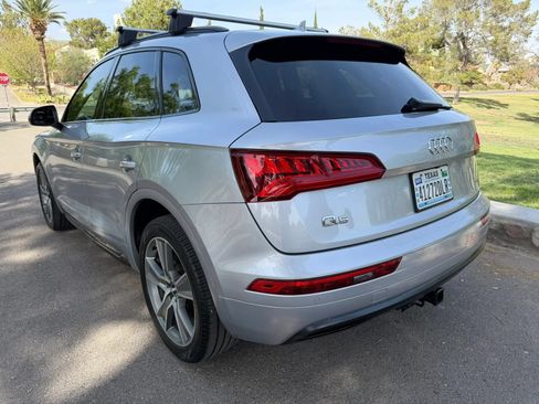 Used 2019 Audi Q5 2.0T Premium Plus w/ Premium Plus Package AWD/4WD image 3