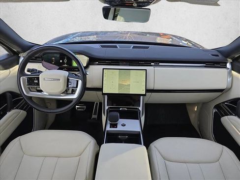New 2025 Land Rover Range Rover Long Wheelbase SE image 9