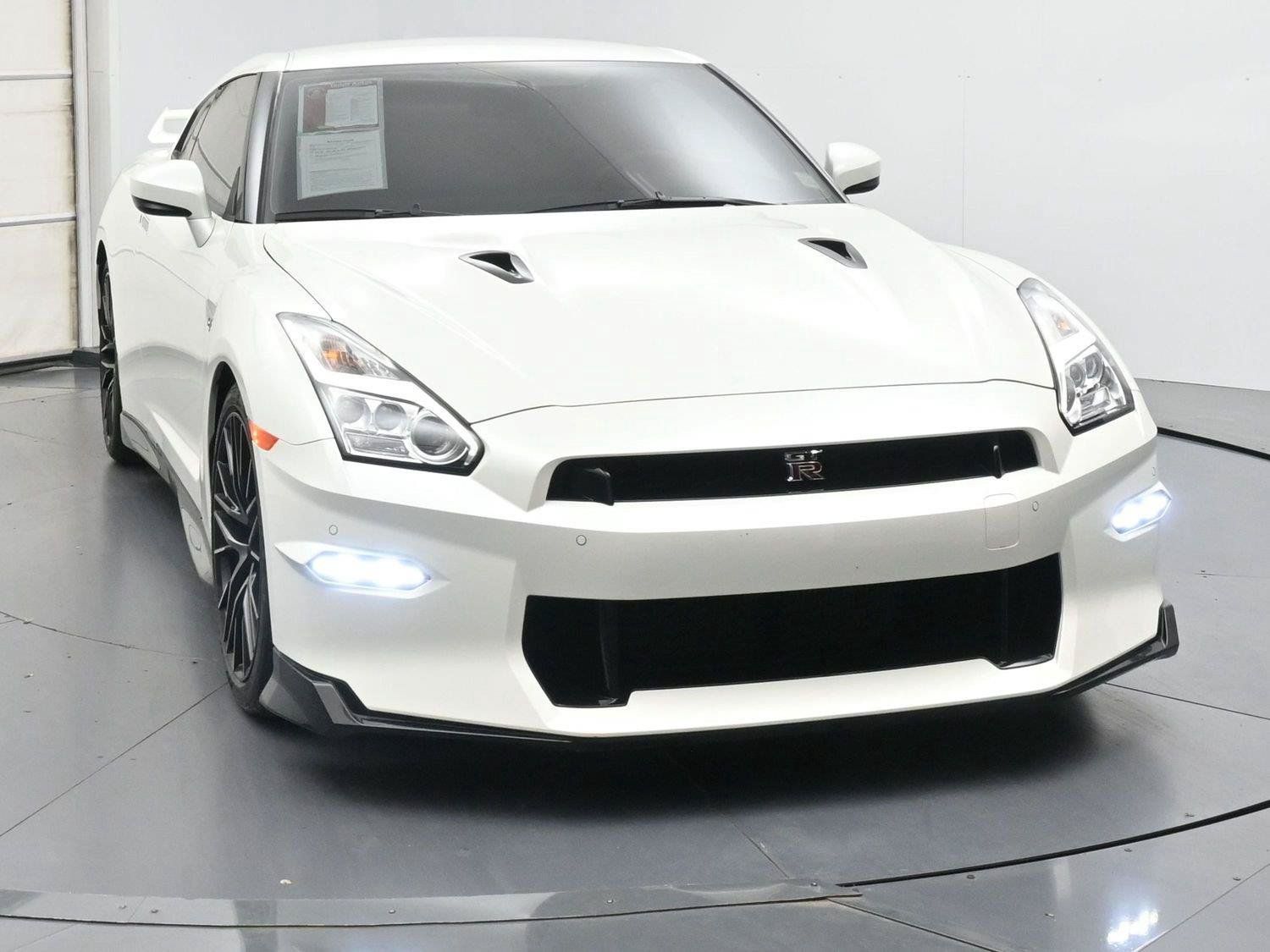 Certified 2024 Nissan GT-R Premium w/ Premium Interior Package AWD/4WD image 33