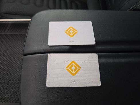 Used 2024 Rivian R1S Adventure image 31