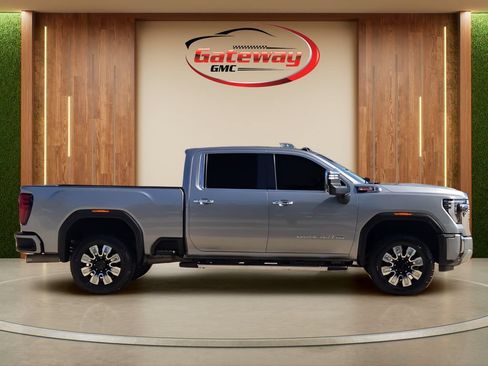 Used 2025 GMC Sierra 2500 Denali w/ Denali Reserve Package AWD/4WD image 4