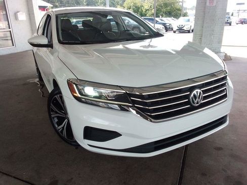 Used 2021 Volkswagen Passat 2.0T SE FWD image 2